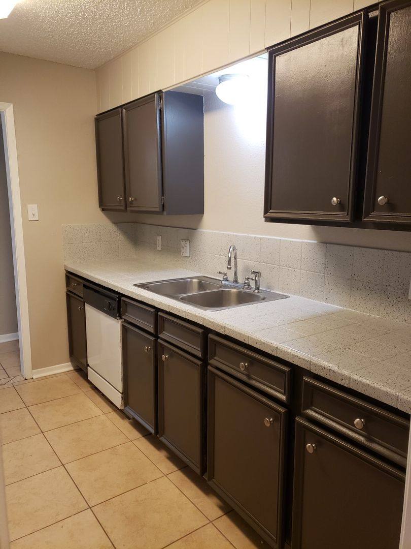 Apartment for rent at 2801 W Sunset Dr, Orange, TX 77630