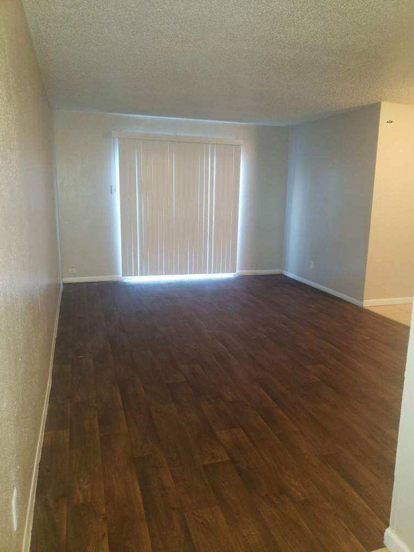 Apartment for rent at 2801 W Sunset Dr, Orange, TX 77630