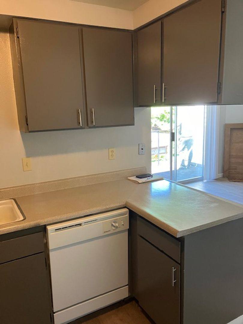 Apartment for rent at 2910-2920 SW Dolph Court, Portland, OR 97219
