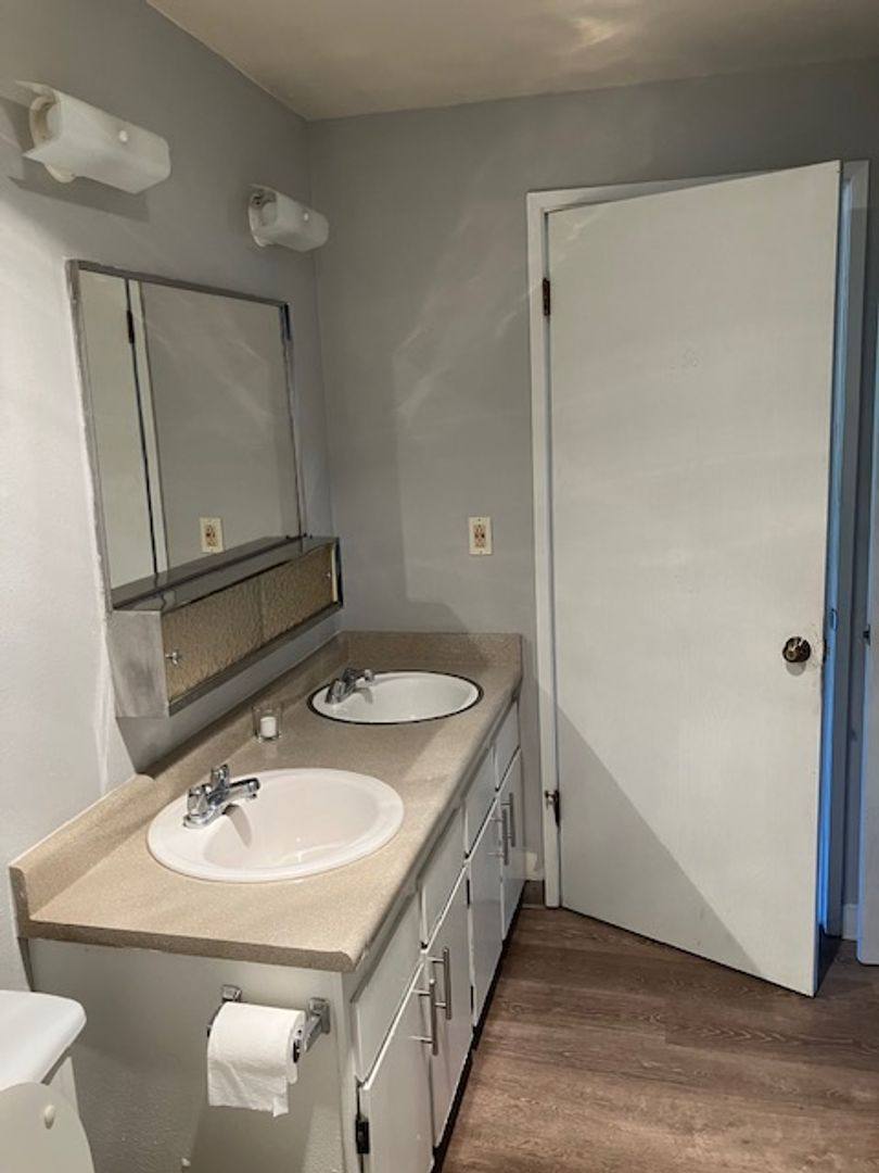 Apartment for rent at 2910-2920 SW Dolph Court, Portland, OR 97219