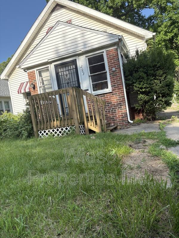 House for rent at 2163 S 17th St, Springfield, IL 62703