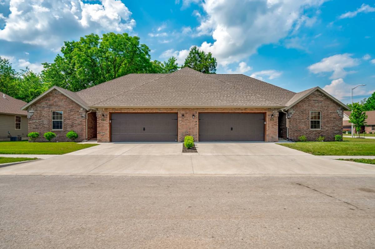 Townhouse for rent at 3016 W Cardinal St, Springfield, MO 65810