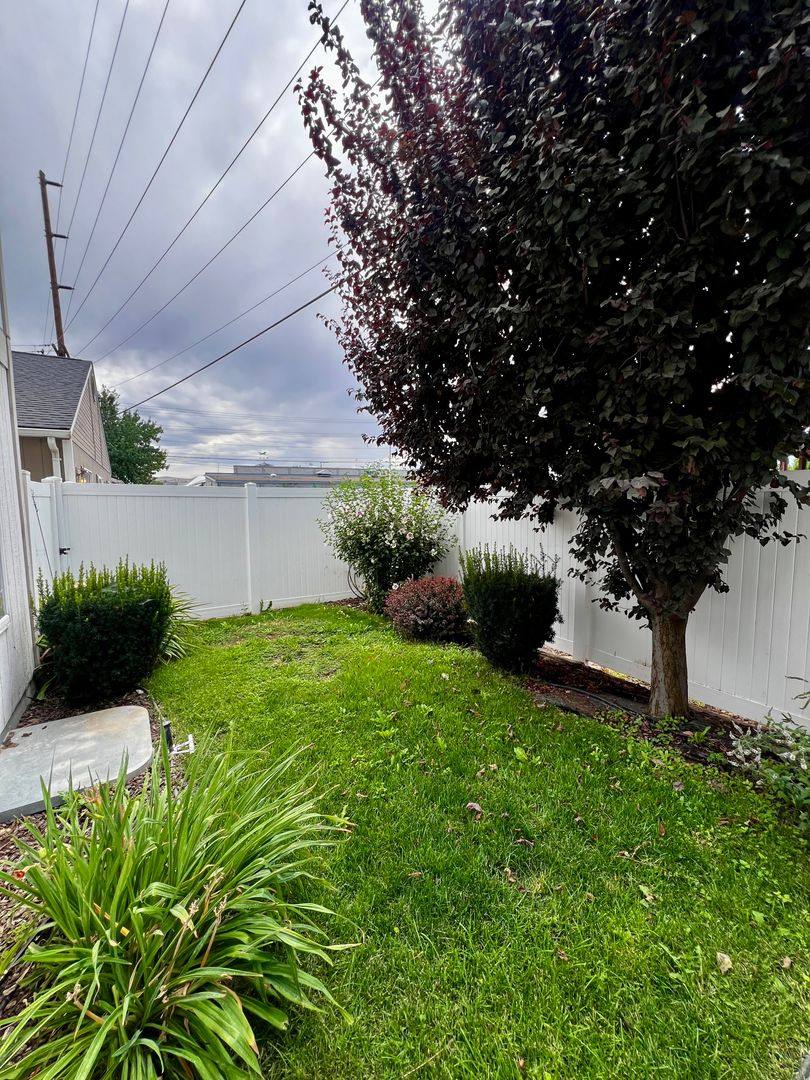 Apartment for rent at 102 Plum Lane, Yakima, WA 98908