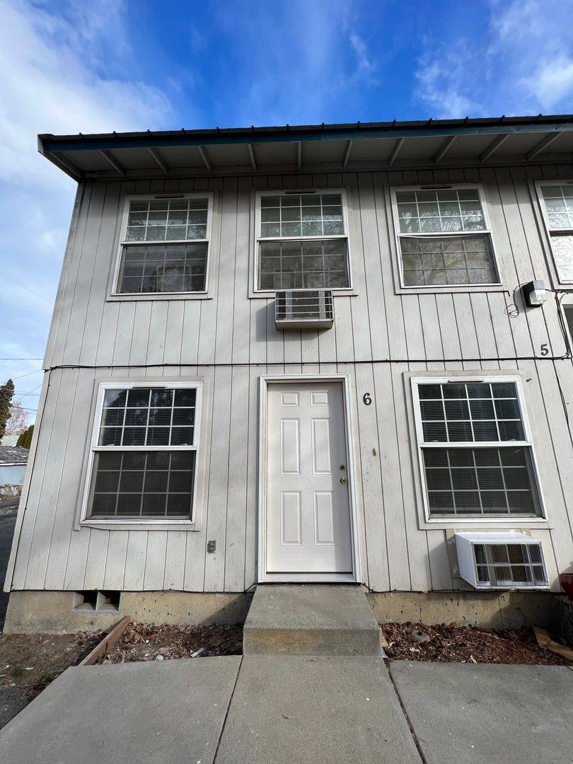 Apartment for rent at 1409 Folsom Ave, Yakima, WA 98902