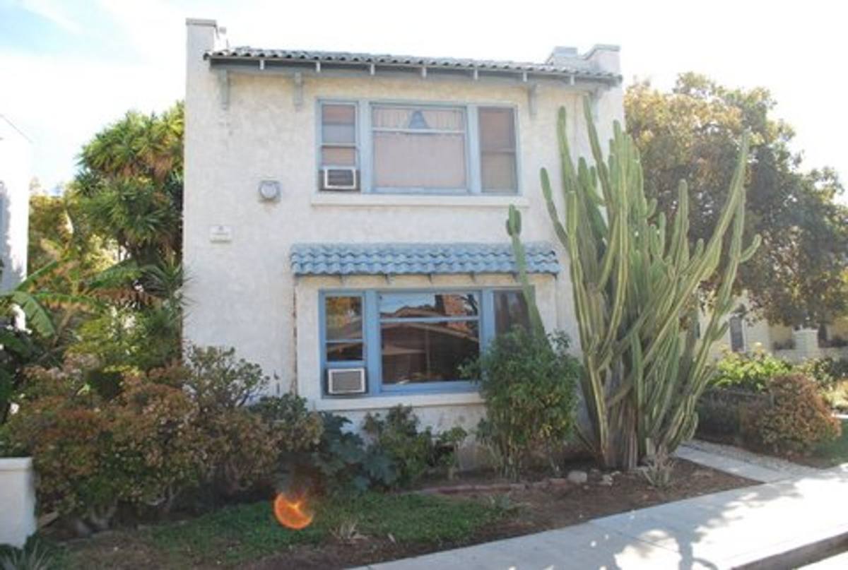 Apartment for rent at 366 Carroll Park E, Long Beach, CA 90814