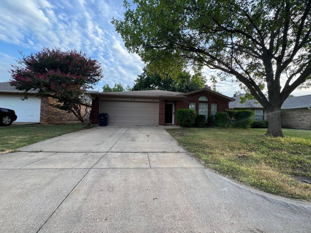 House for rent at 1712 Lincolnshire Way, Fort Worth, TX 76134