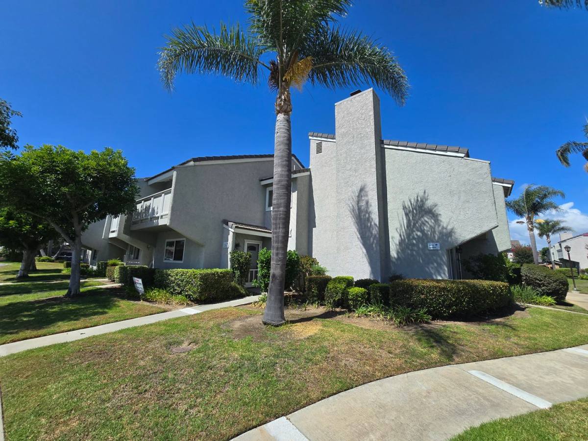 Townhouse for rent at 8166 Silkwood Circle, Huntington Beach, CA 92646