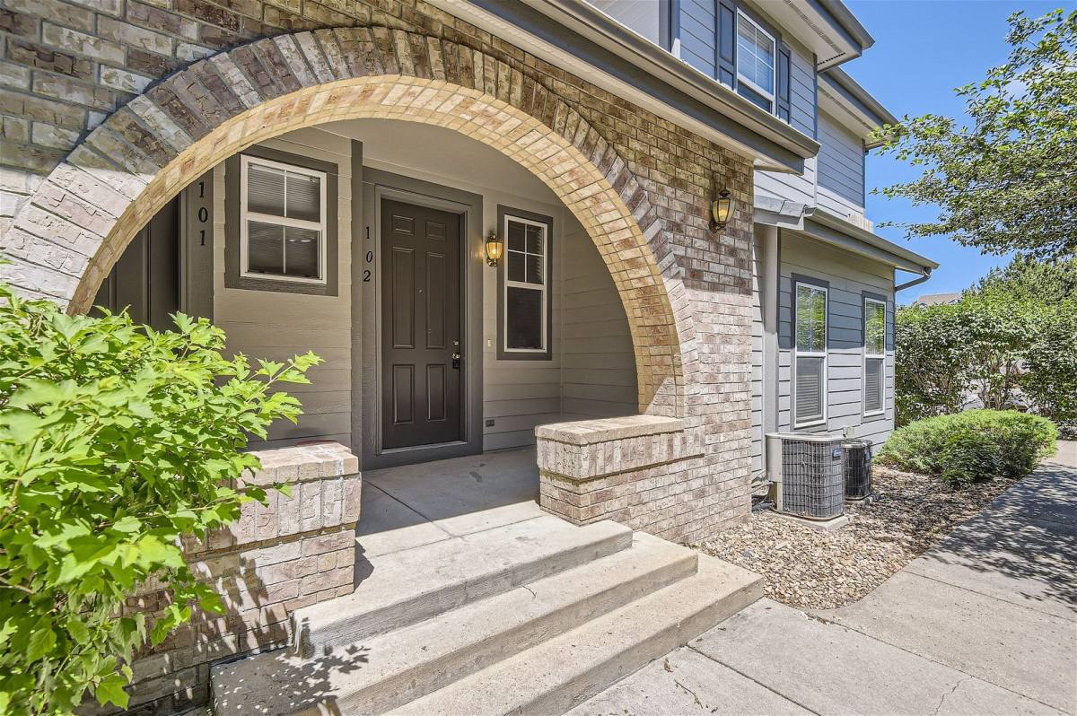 Townhouse for rent at 23003 E Ontario Dr, Aurora, CO 80016
