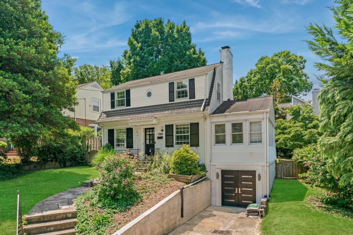 House for rent at 4724 River Rd, Bethesda, MD 20816