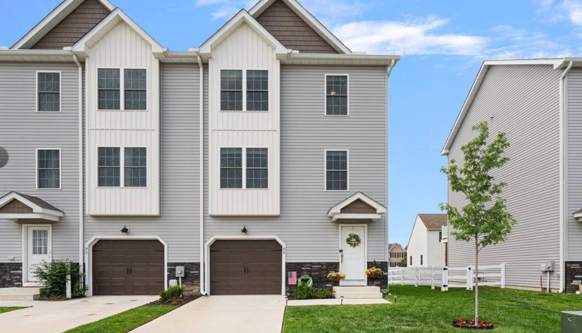 Townhouse for rent at 99 Spelt Dr, Clayton, DE 19938
