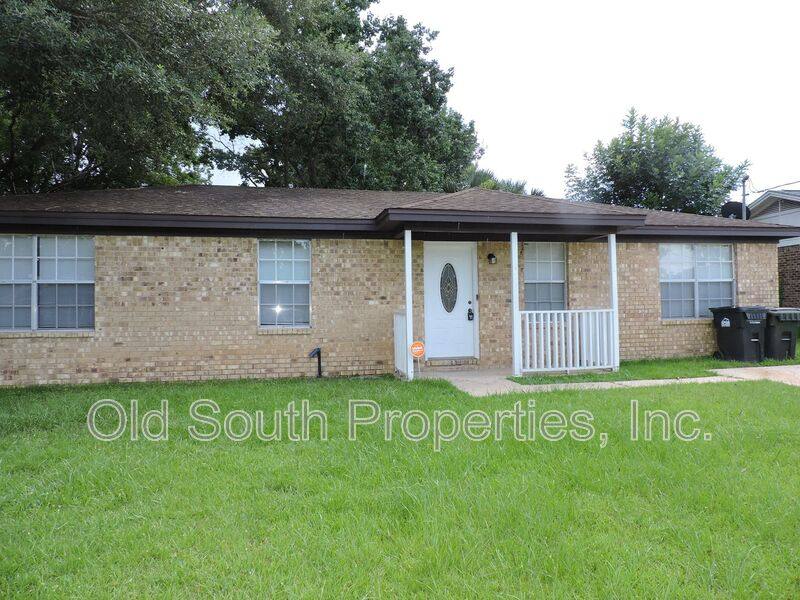 House for rent at 7031 Redondo Dr, Pensacola, FL 32526