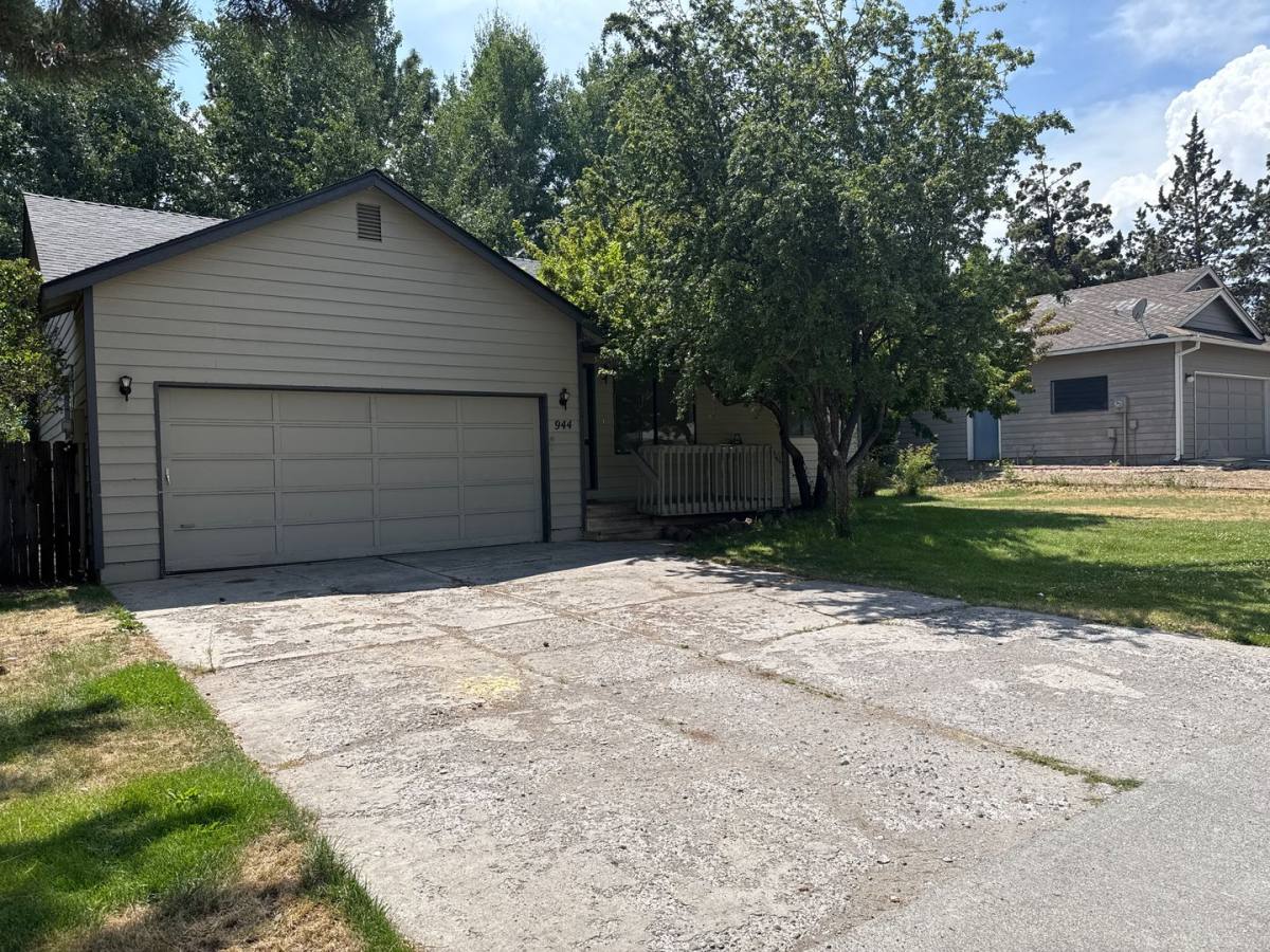 House for rent at 944 Lena Place, Bend, OR 97701