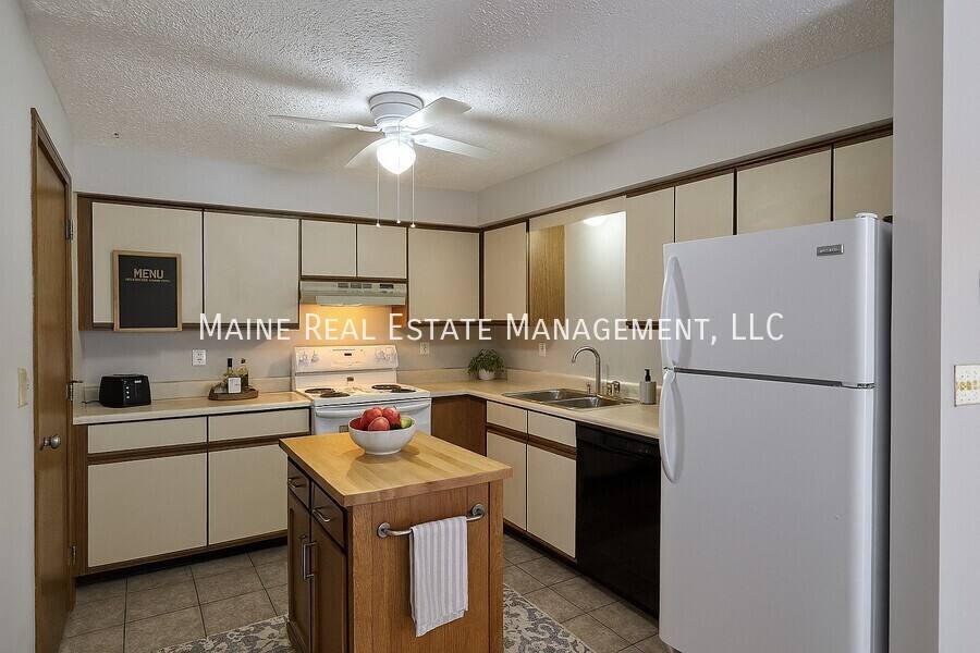 Apartment for rent at 8 Hartley St, Lewiston, ME 04240