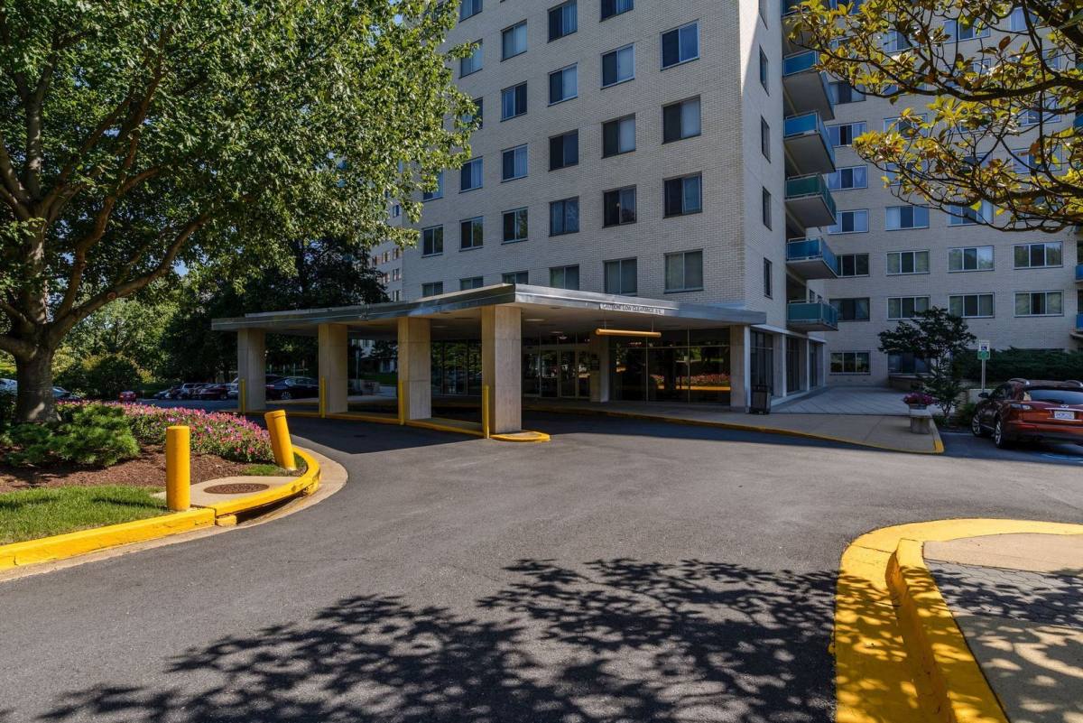 Condo for rent at 10201 Grosvenor Place, Rockville, MD 20852