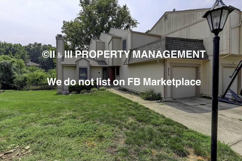 Townhouse for rent at 573 NW Valleybrook Rd, Blue Springs, MO 64014