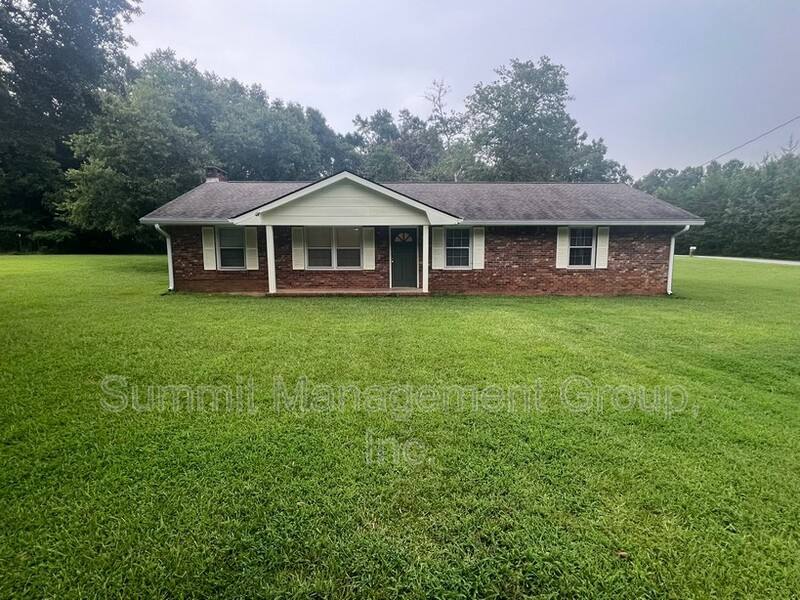 House for rent at 1866 Woodlawn Rd, Covington, GA 30014