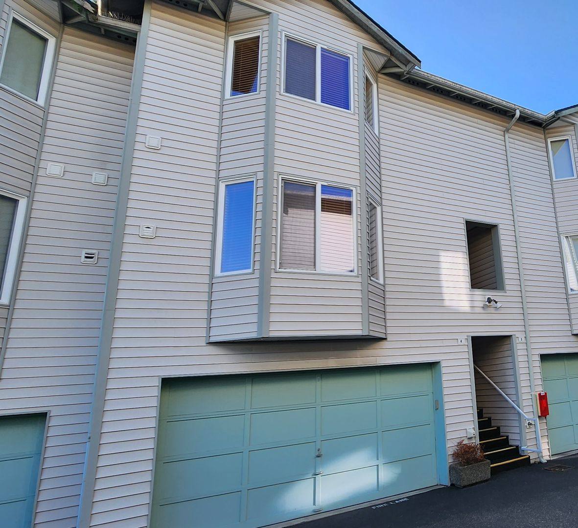 Townhouse for rent at 10 E Casino Rd, Everett, WA 98208