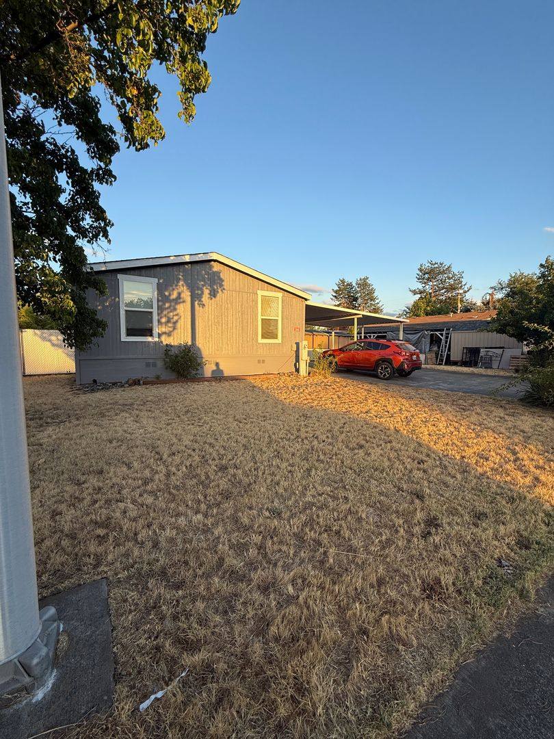 House for rent at 8220 23rd St, White City, OR 97503