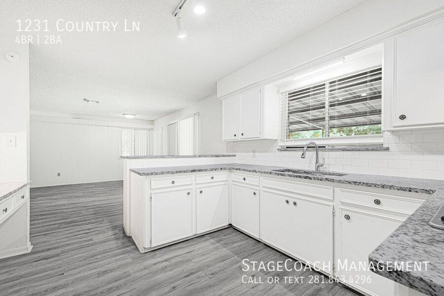 House for rent at 1231 Country Lane, Conroe, TX 77384