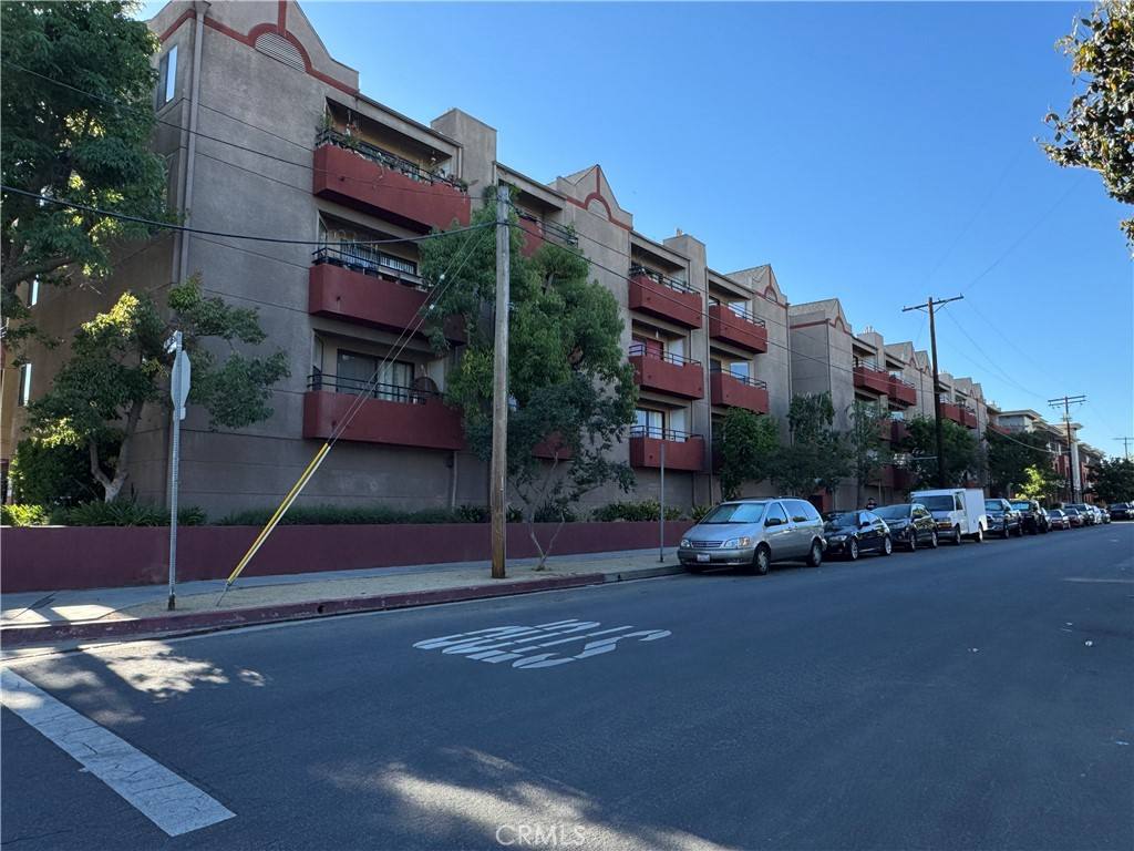 Apartment for rent at 4717 Ben Ave #103, Valley Village, CA 91607
