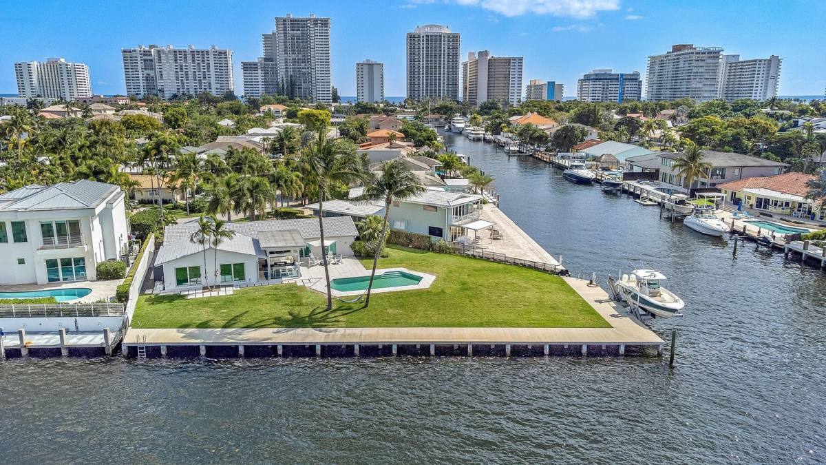 House for rent at 35 Castle Harbor Isle, Fort Lauderdale, FL 33308