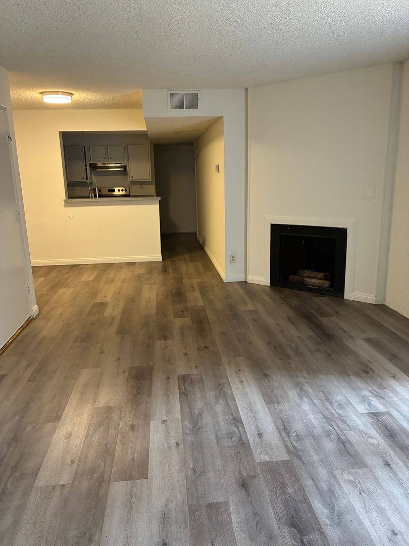 Apartment for rent at 300 N Cedar St, Glendale, CA 91206