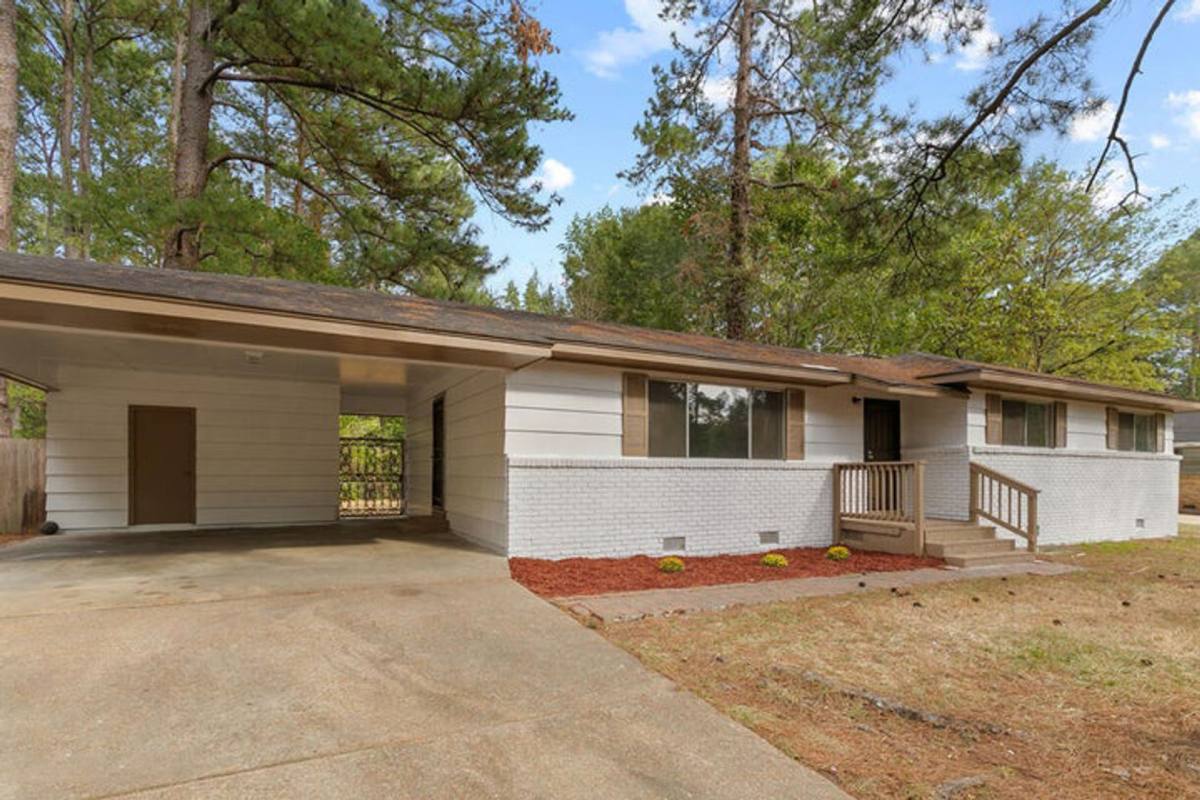 House for rent at 5444 Ridgewood Rd, Jackson, MS 39211