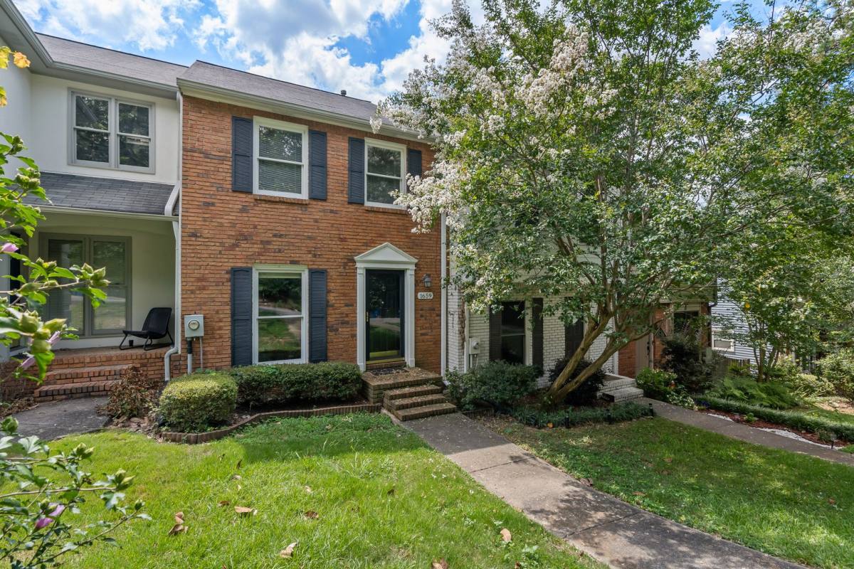Townhouse for rent at 1659 Ashwood Lane, Birmingham, AL 35209
