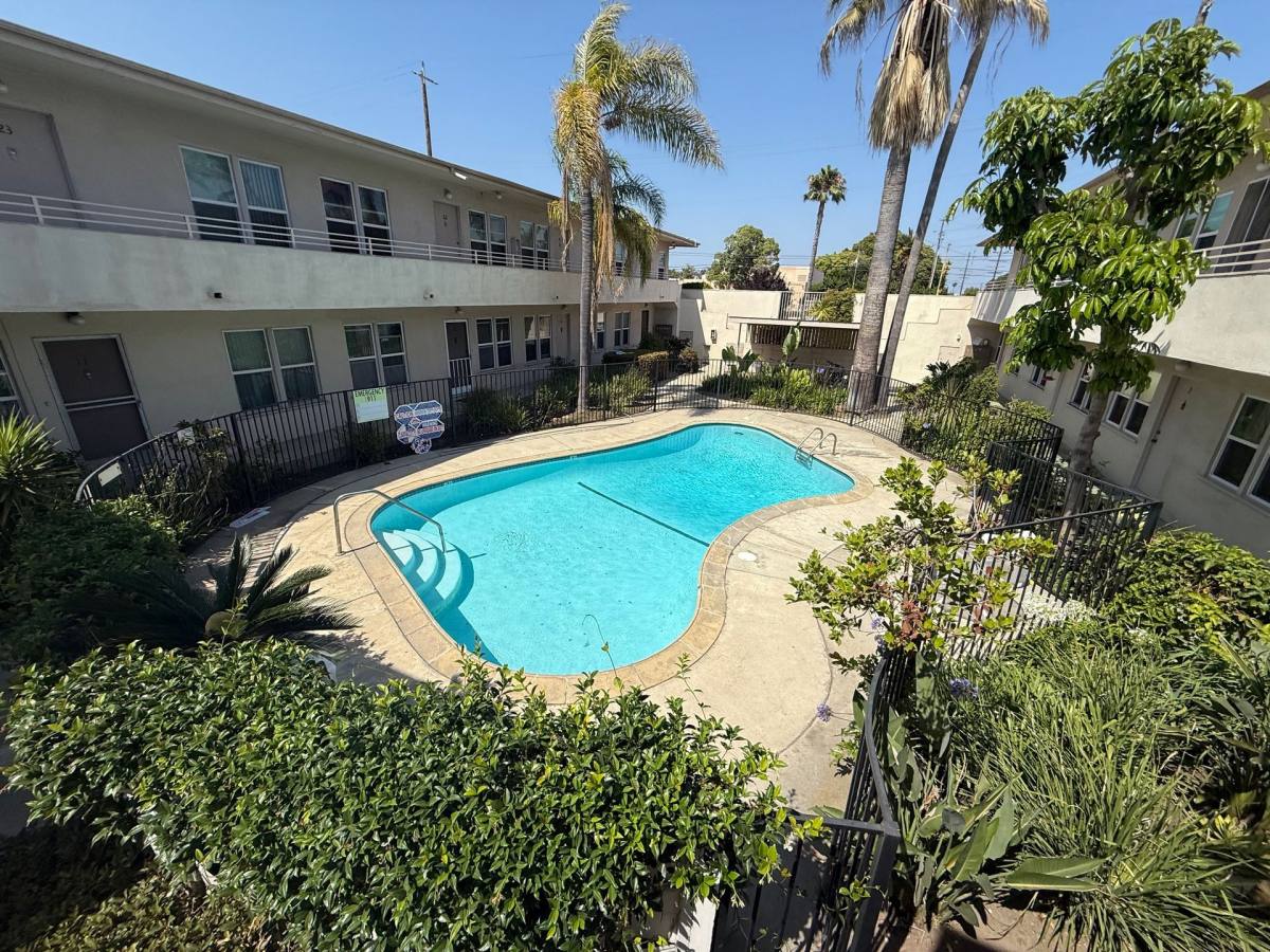 Apartment for rent at 3575 -3585-3595 S Sepulveda, Los Angeles, CA 90034