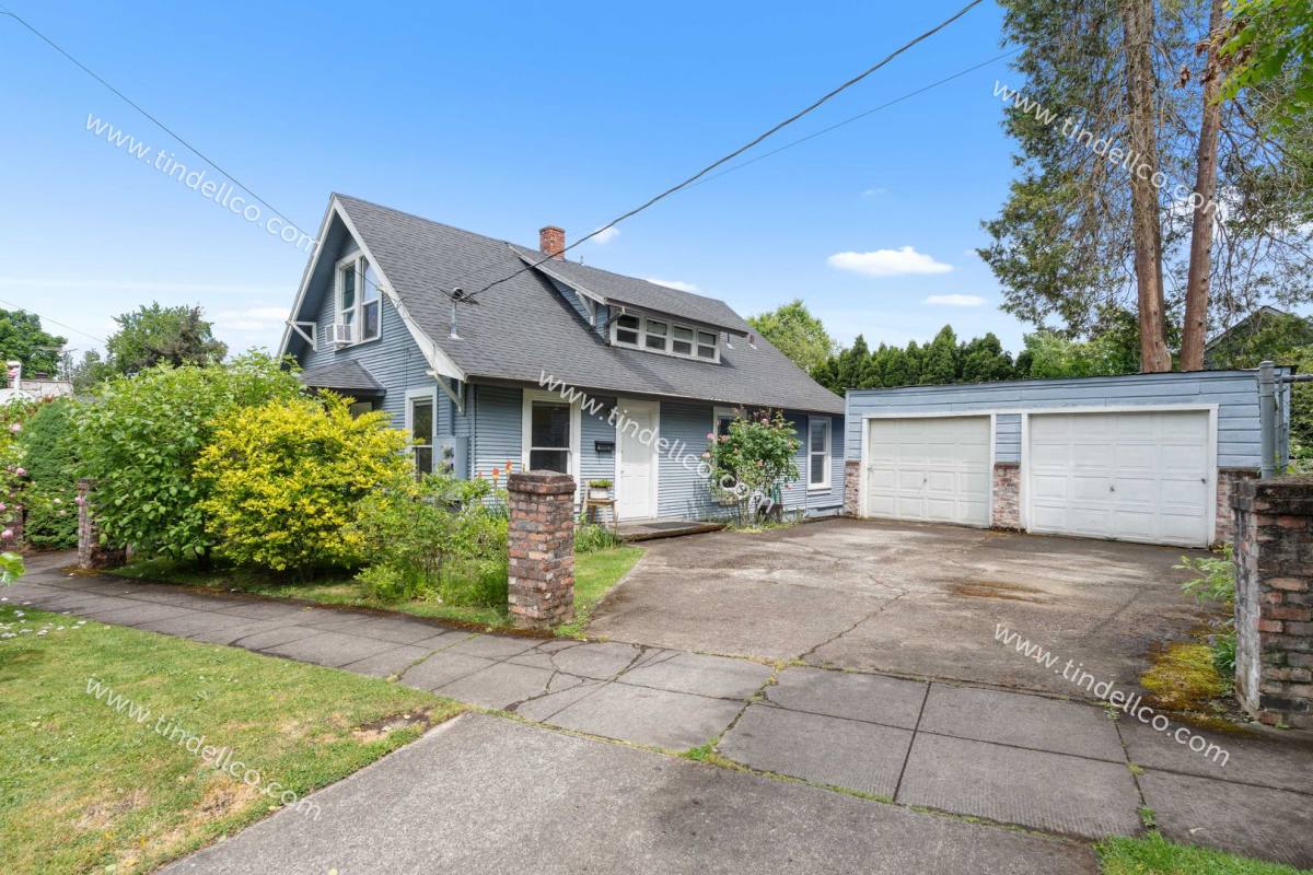 Apartment for rent at 8353 N Fox, Apts, Portland, OR 97203