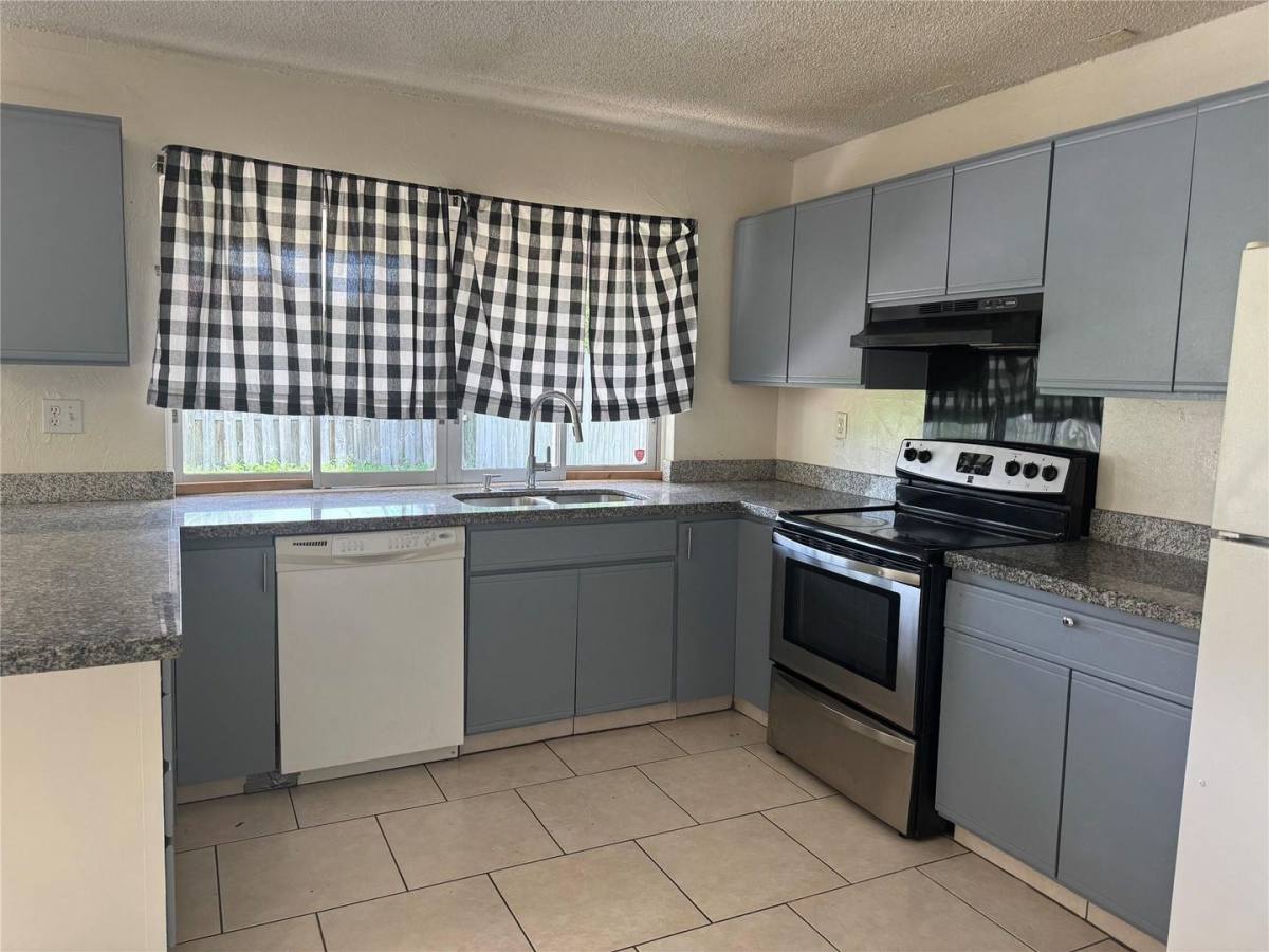 House for rent at 9651 Sunset Strip, Fort Lauderdale, FL 33322