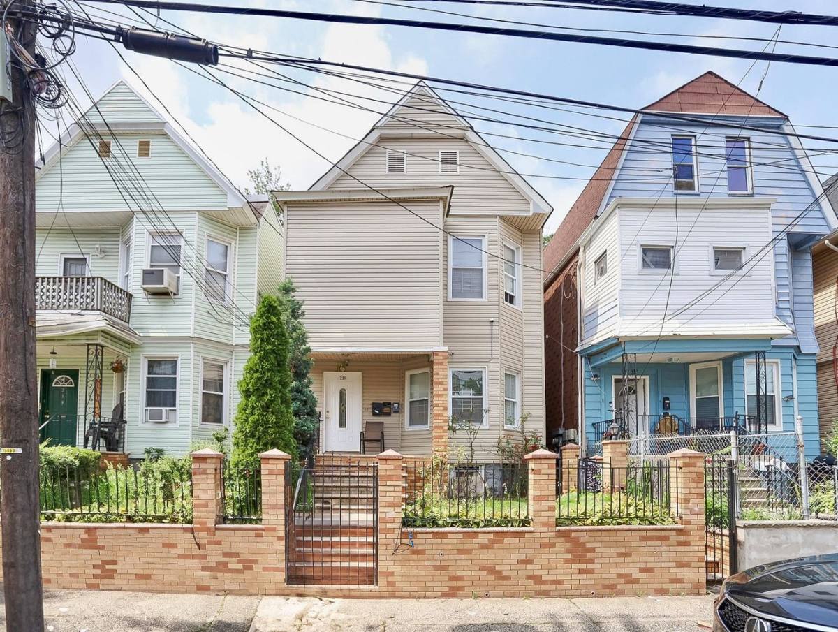 Apartment for rent at 221 Claremont Ave #1-1, Bayonne, NJ 07002
