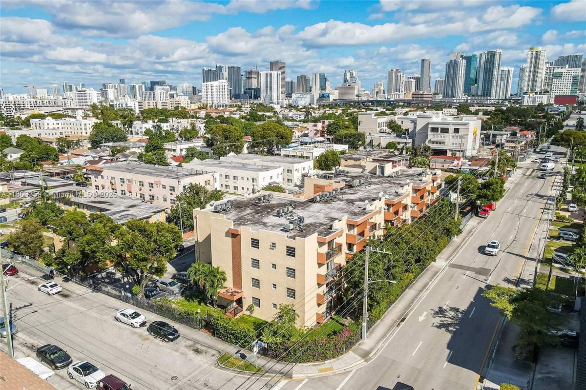 Apartment for rent at 677 SW 9th Ave #309, Miami, FL 33130