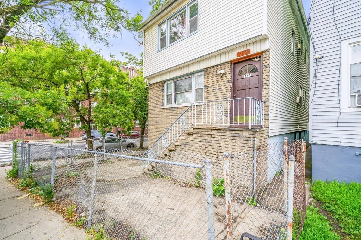Apartment for rent at 246 Sip Ave #1F-1F, Bayonne, NJ 07002