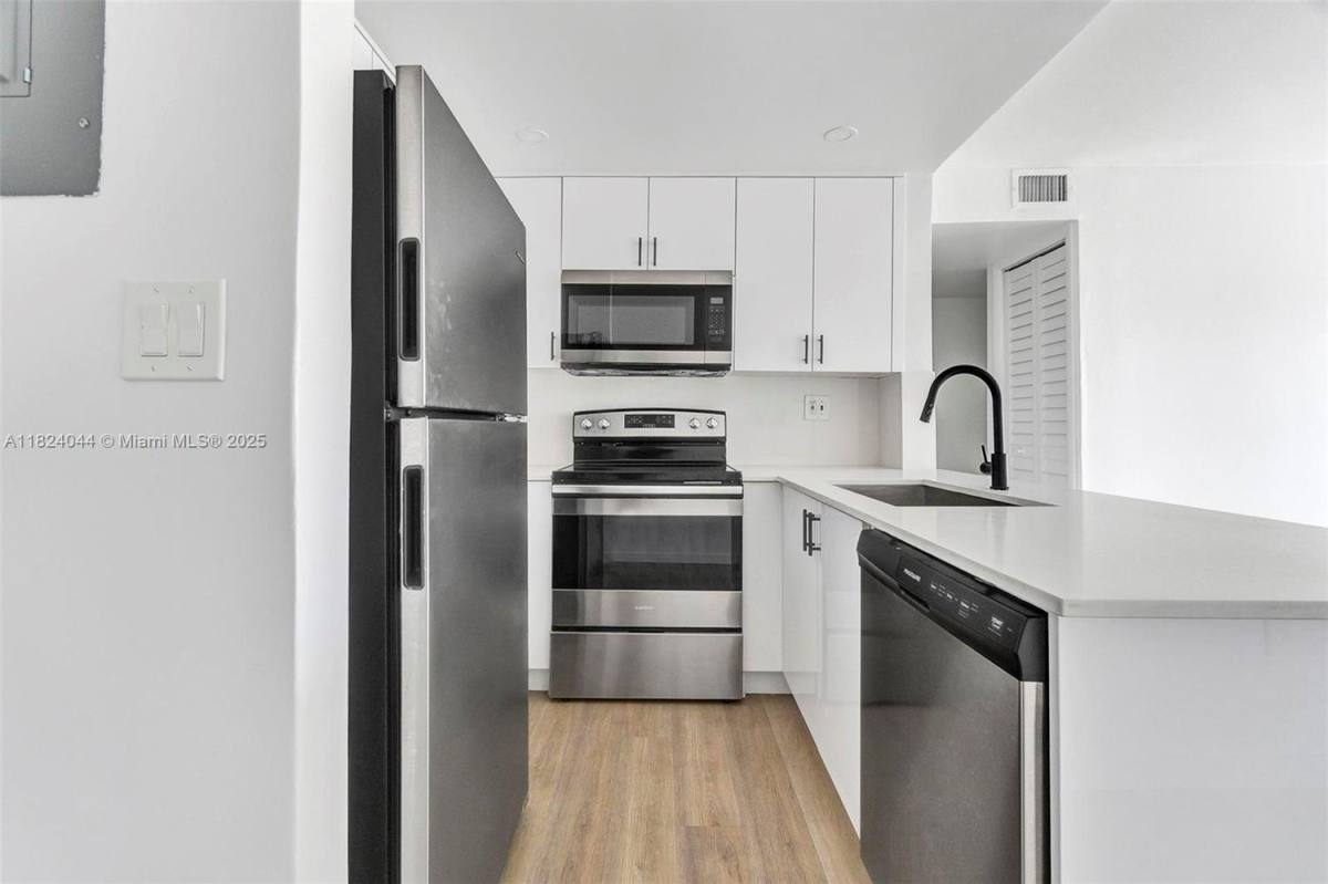 Apartment for rent at 620 SW 10th St #303, Miami, FL 33130