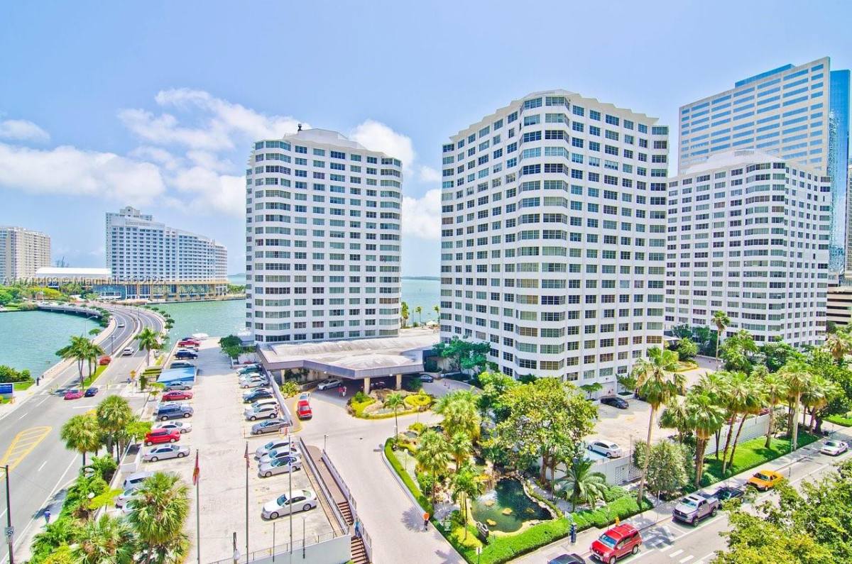 Apartment for rent at 825 Brickell Bay Dr #849, Miami, FL 33131