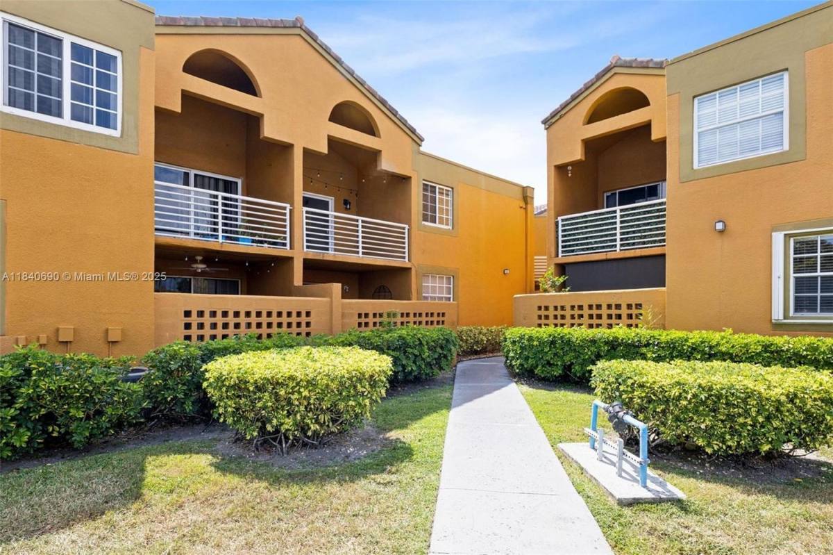 Apartment for rent at 9741 Fontainebleau Blvd #H201, Miami, FL 33172