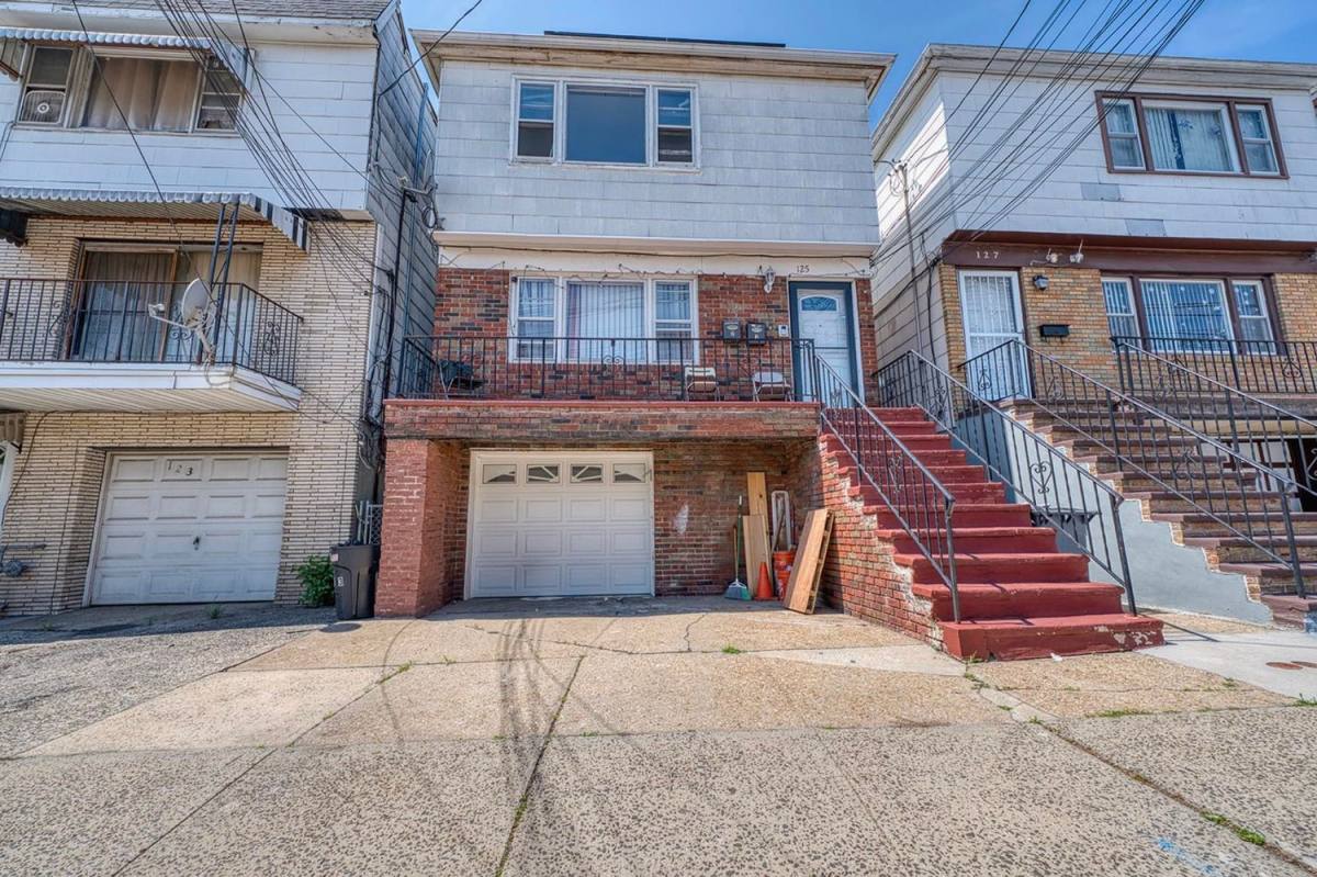 Apartment for rent at 125 Garfield Ave #2-2, Bayonne, NJ 07002