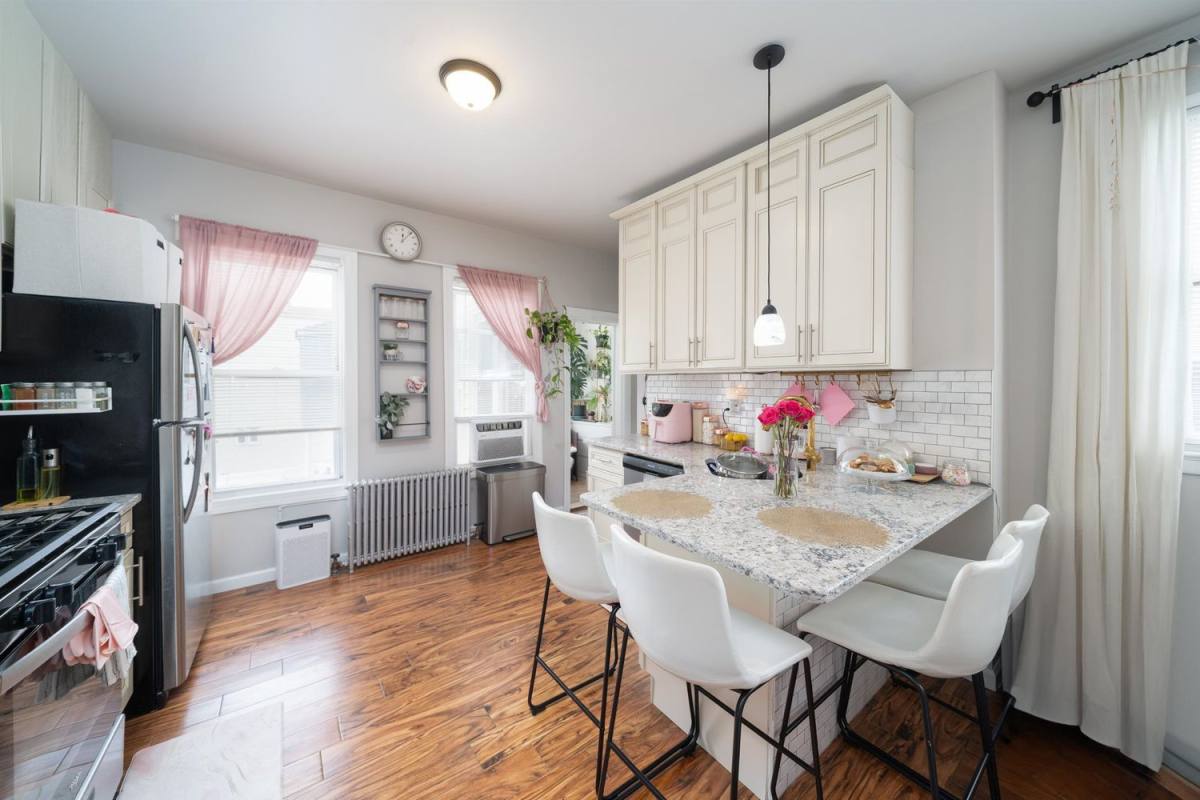 Apartment for rent at 164 Orient St #2-2, Bayonne, NJ 07002