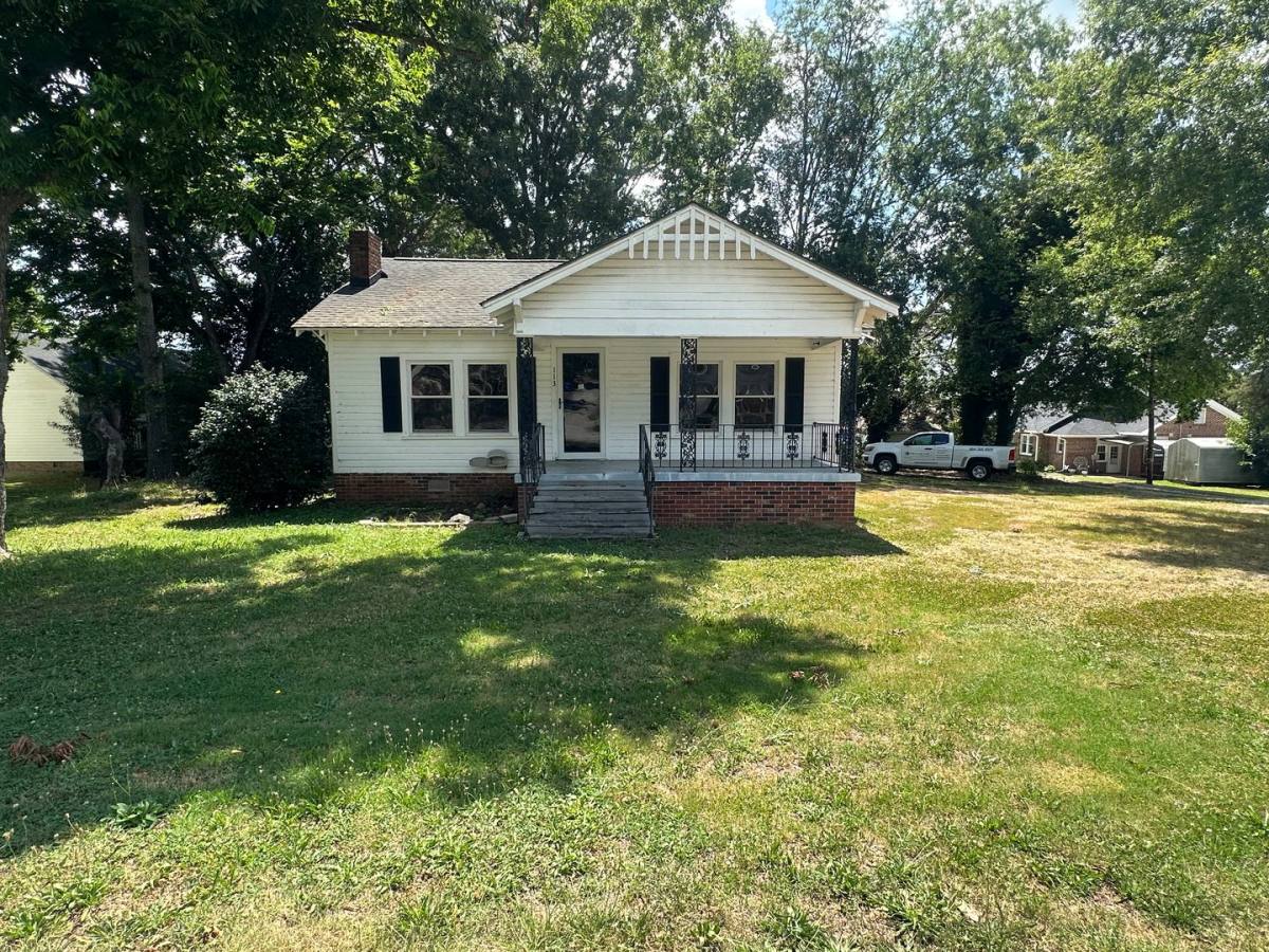 Apartment for rent at 113 S Church St, Ninety Six, SC 29666