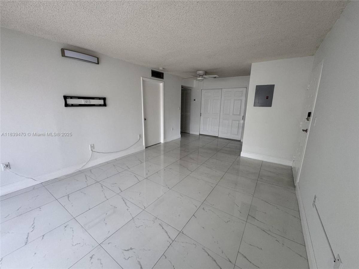 Apartment for rent at 15650 SW 80th St #F105, Miami, FL 33193
