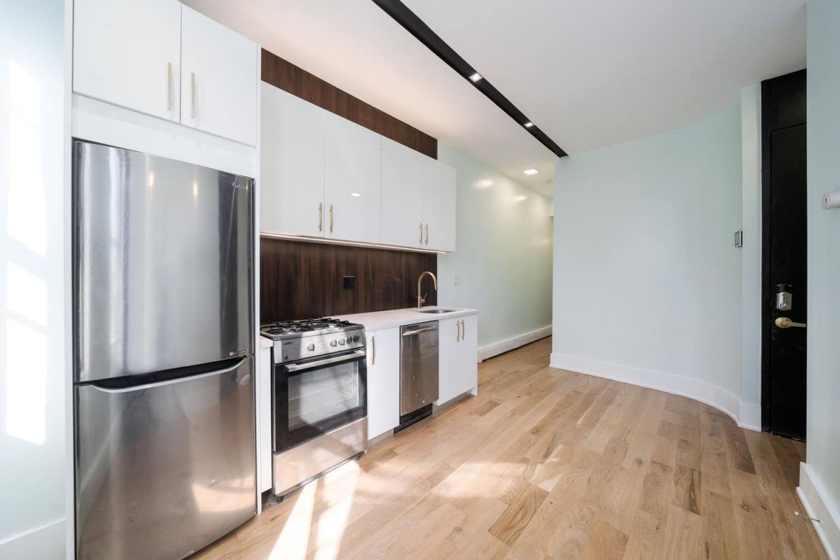 Apartment for rent at 541 Newark Ave #2R-2R, Bayonne, NJ 07002