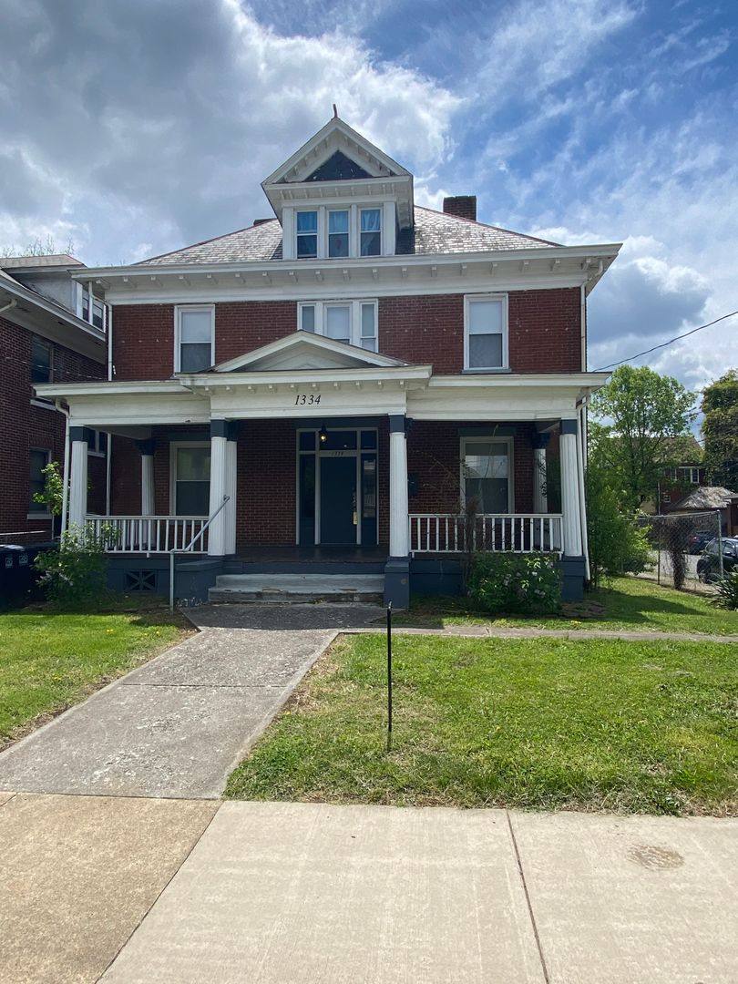 Apartment for rent at 1334 Chapman Ave SW, Roanoke, VA 24016