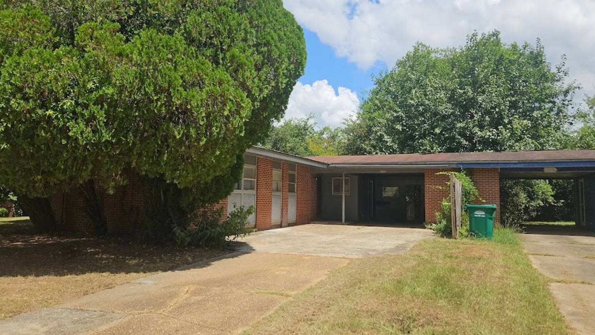 House for rent at 2014 N Flintlock Dr, Albany, GA 31705