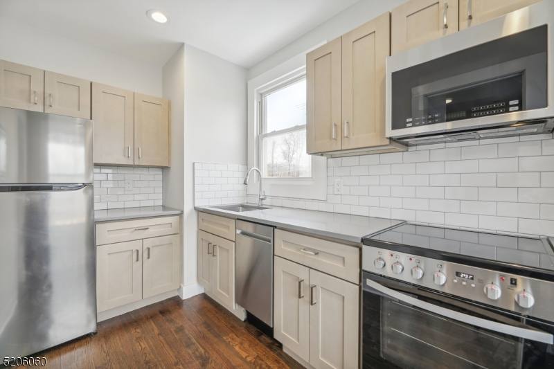 Apartment for rent at 180 Maplewood Ave #21-21, East Orange, NJ 07018