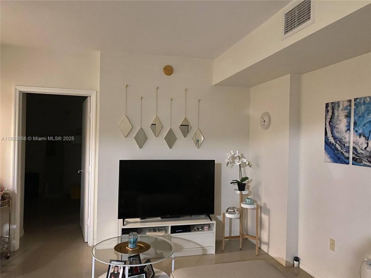 Apartment for rent at 1 Glen Royal Parkway #1503, Miami, FL 33125