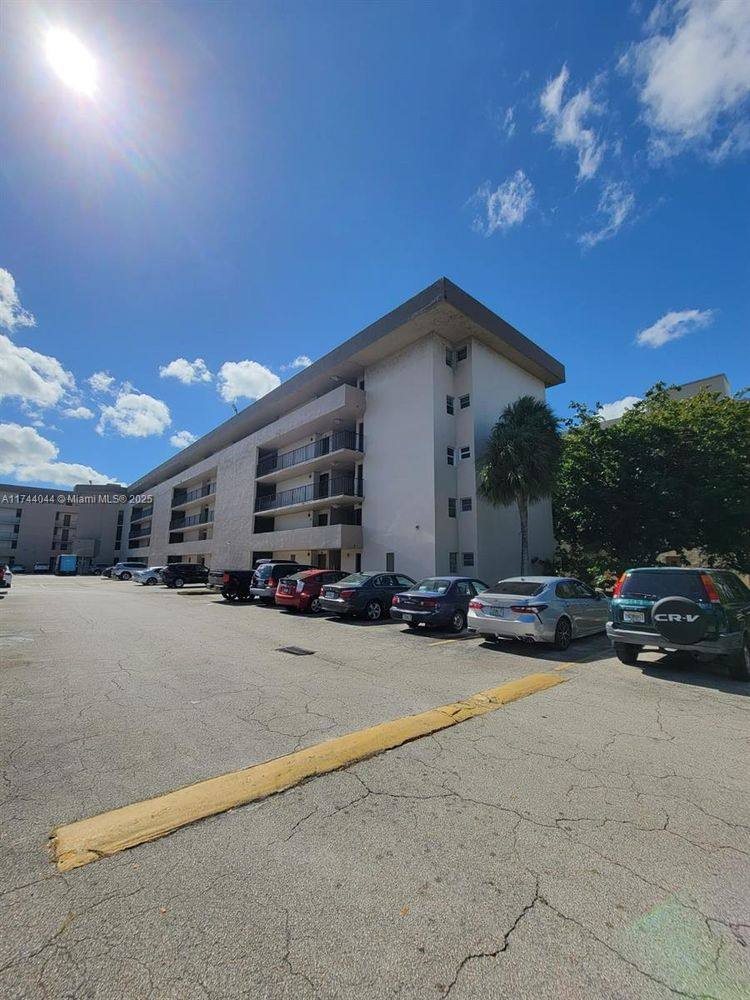 Apartment for rent at 870 NW 87th Ave #310, Miami, FL 33172