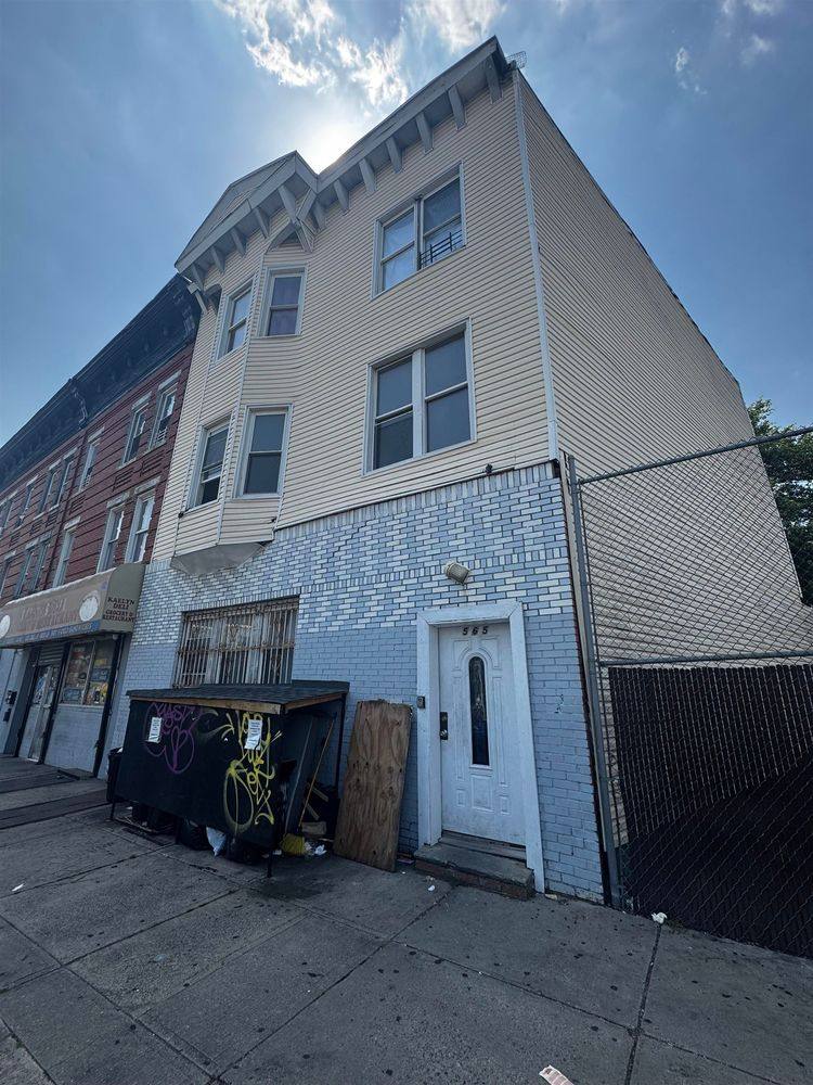 Apartment for rent at 565 Ocean Ave #2-2, Bayonne, NJ 07002