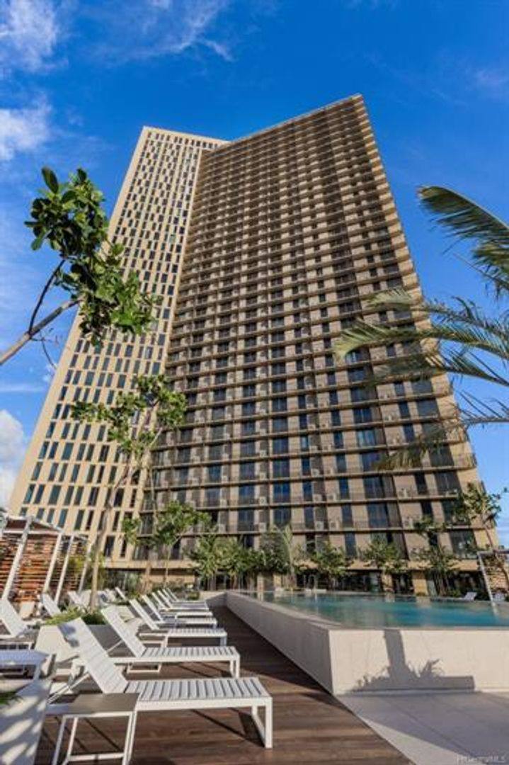 Apartment for rent at 987 Queen St, Honolulu, HI 96814