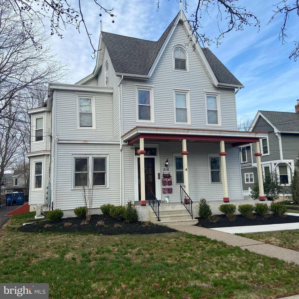 Apartment for rent at 214 Chestnut St #2-2, Audubon, NJ 08106